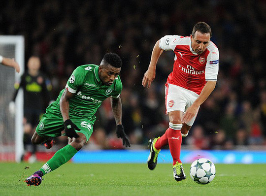 Santi Cazorla chưa thể trở lại vì chấn thương.