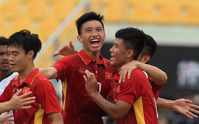 Văn Hậu lập cú đúp ngay trong hiệp 1. Ảnh: Bongdaplus.