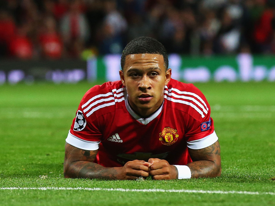 Depay chỉ sẵn sàng gia nhập M.U theo bản hợp đồng gia hạn.