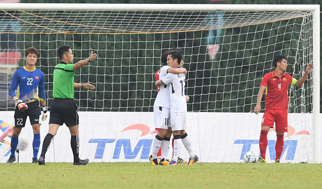 U22 Thái Lan ăn mừng bàn thắng trong nỗi buồn của các cầu thủ Việt Nam. Ảnh: Vnexpress