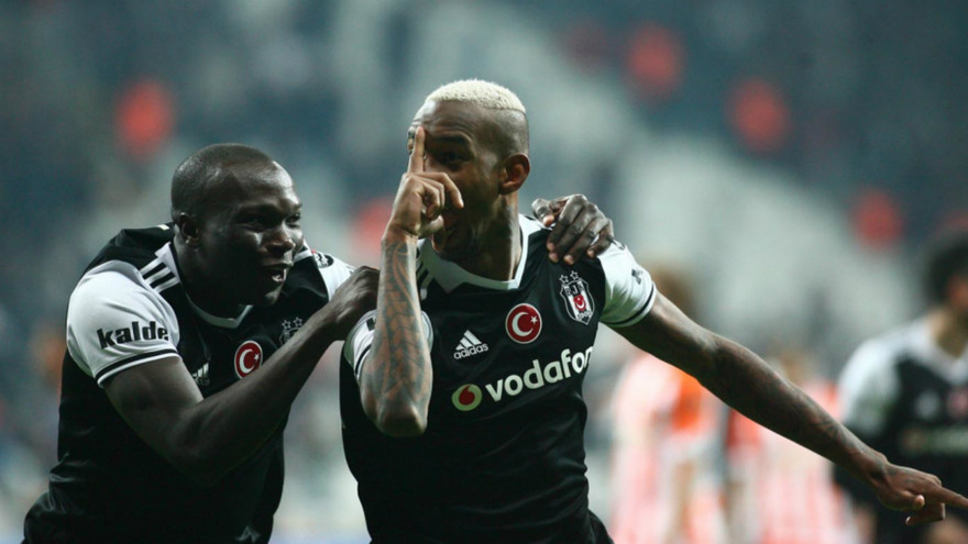 Anderson Talisca lợi dụng M.U và Mourinho để làm giá.