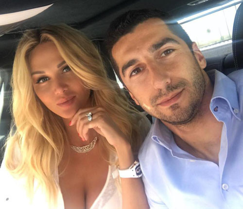 Mkhitaryan hạnh phúc bên Victoria Lopyreva.