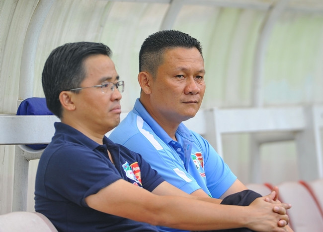 HAGL chiêu mộ trung vệ Brazil cho giai đoạn lượt về.