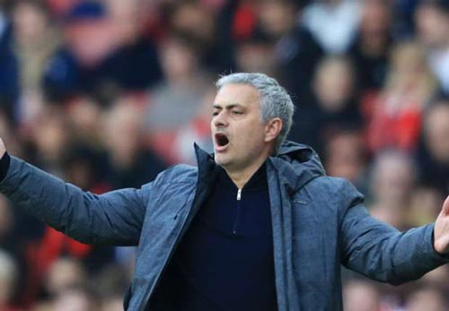 HLV Jose Mourinho hài lòng về các học trò của mình dù thua Arsenal.
