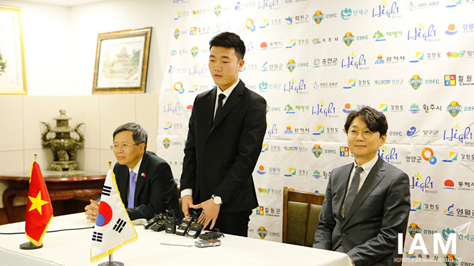 Xuân Trường ra mắt Gangwon FC.