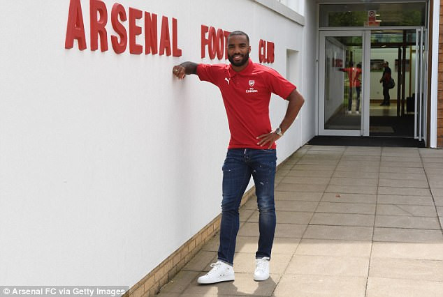 Lacazette trong ngày ra mắt Arsenal.
