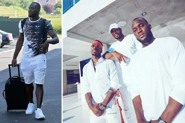 Lukaku kiểm tra y tế, chờ M.U tại Mỹ.