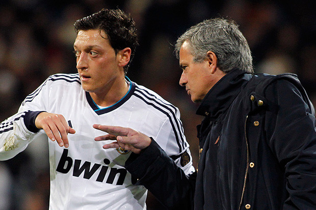 HLV Mourinho muốn tái hợp Ozil ở M.U.
