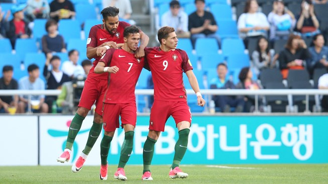 U20 Bồ Đào Nha lách qua khe cửa hẹp.