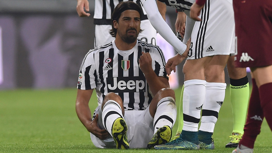 Sami Khedira dính chấn thương nặng ở dây chằng đầu gối.