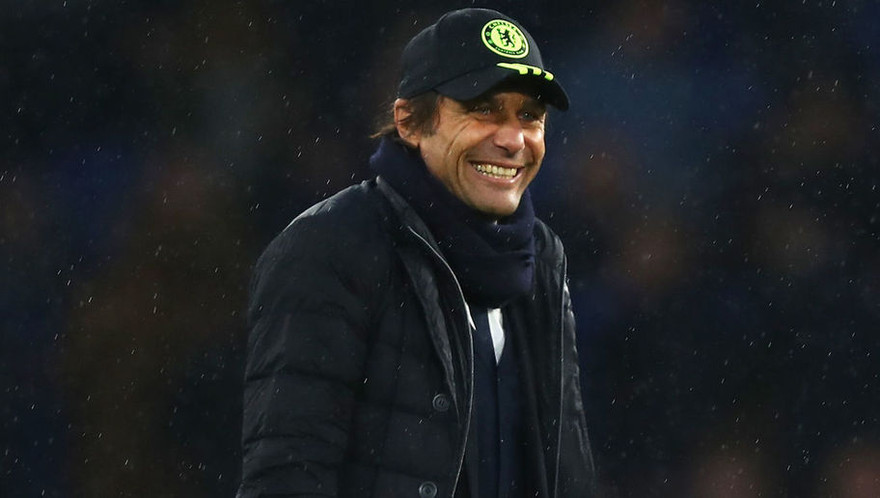 HLV Conte lo lắng cho tương lai của mình.