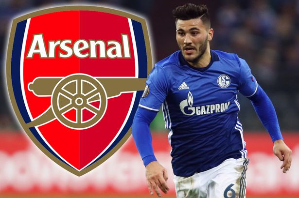 Sead Kolasinac trên đường gia nhập Arsenal.
