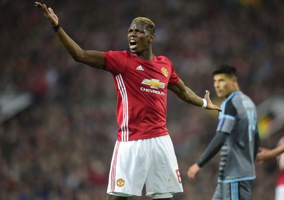 Pogba phải về Pháp chịu tang cha.