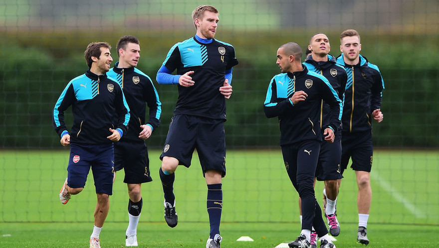 Arsenal tính thải loại Per Mertesacker.