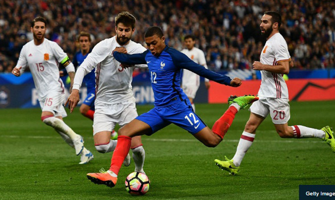 HLV U20 Pháp, Ludovic Batelli khẳng định sẽ điền tên tiền đạo trẻ Kylian Mbappe tham dự giải U20 World Cup. 