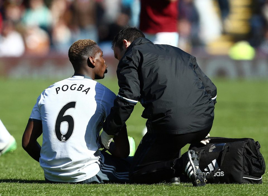Pogba dính chấn thương ở trận gặp Burnley.