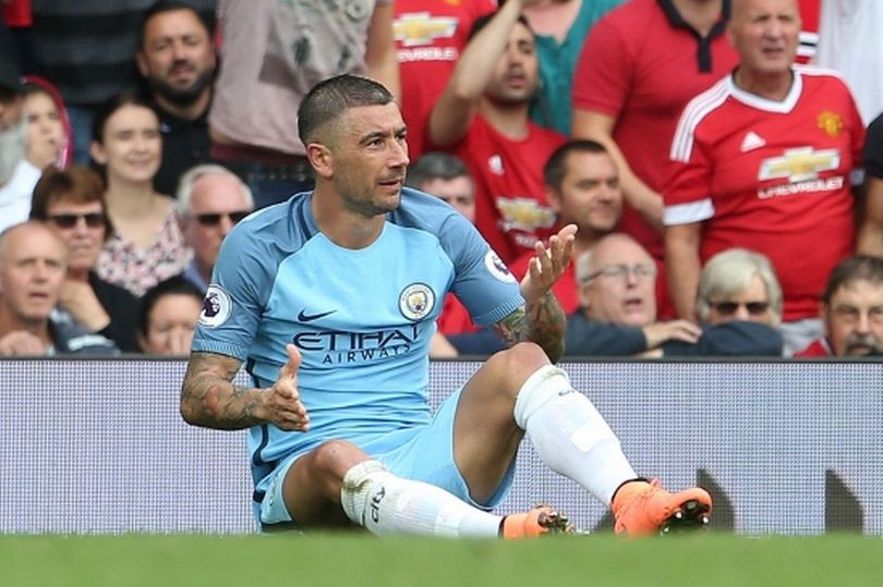 Kolarov sẽ rời Man City trong một vài ngày tới.