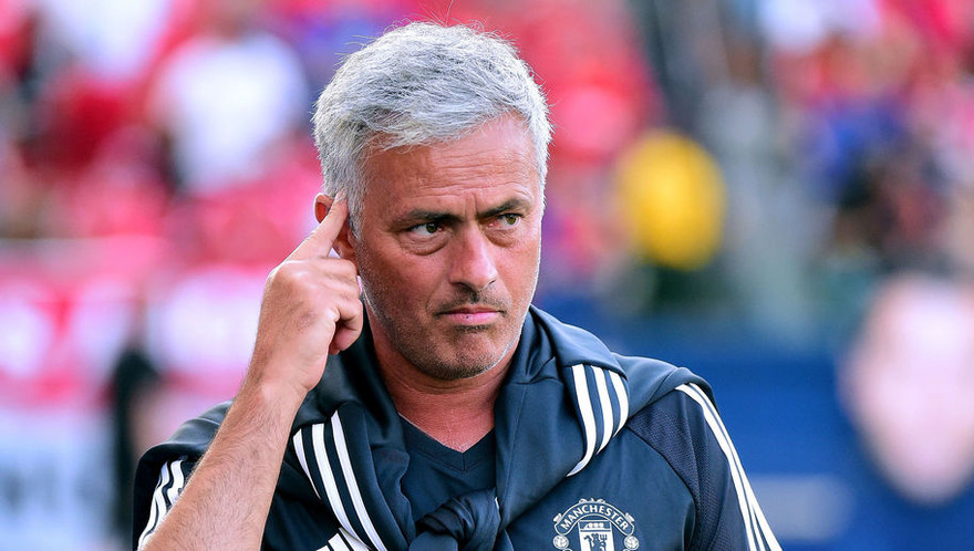 HLV Mourinho dùng đội hình... dự bị đấu Barcelona.