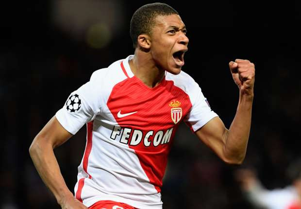 Ronaldo ngăn Real mua Mbappe 100 triệu euro.