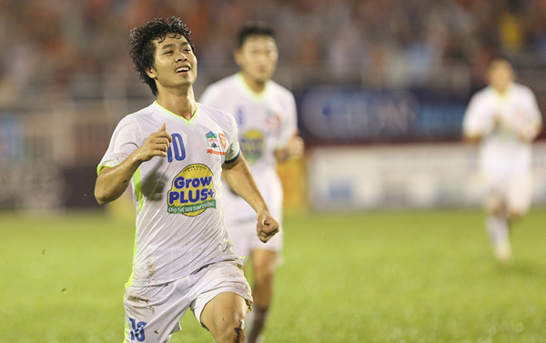 Công Phượng chính thức nhận áo số 10 ở HAGL.