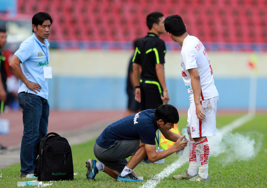 Minh Vương lỡ trận gặp B.Bình Dương vì chấn thương.