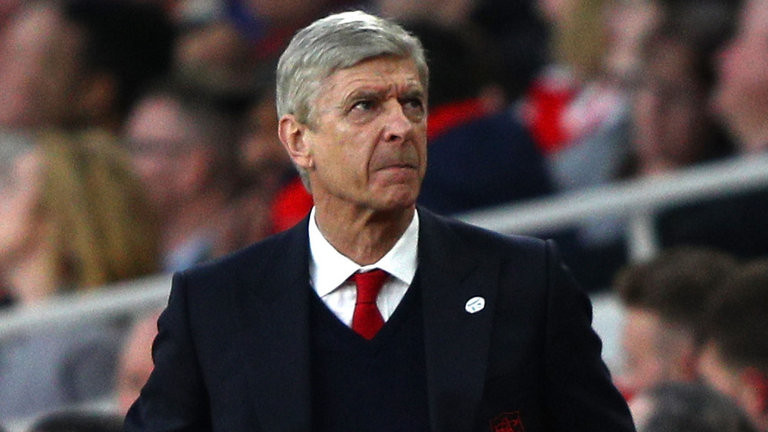 HLV Wenger thất vọng khi Arsenal thảm bại 0-3 trước Crytal Palace.