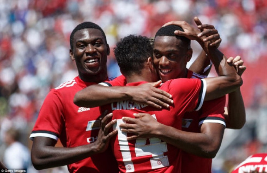 “Mưa” tiền thưởng chờ M.U ở mùa giải 2017/18.