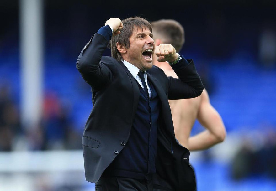 HLV Conte ra yêu sách với Chelsea.