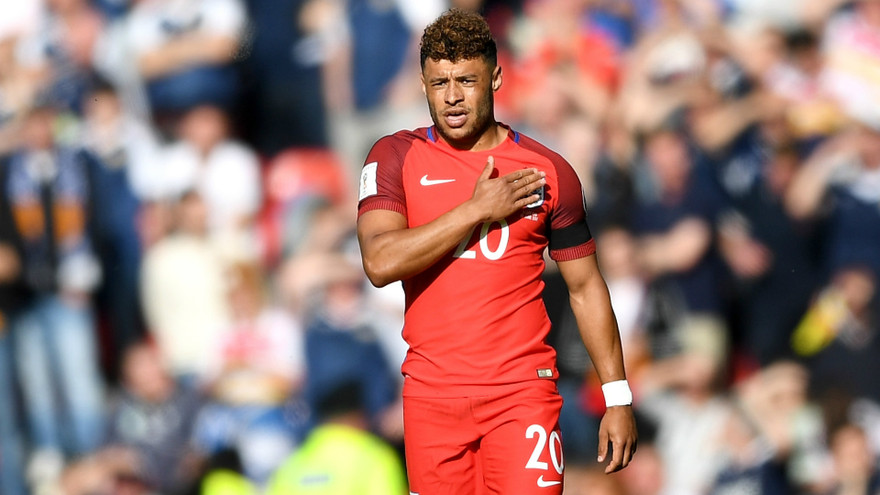 Alex Oxlade-Chamberlain quyết tâm rời Arsenal.