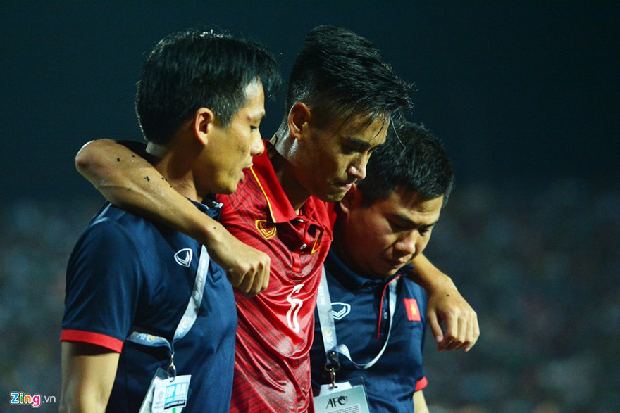 Minh Tuấn dính chấn thương khá nặng.