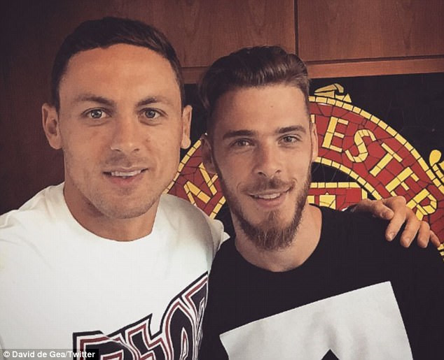 Nemanja Matic thân thiết với David de Gea.