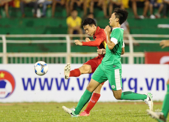 Văn Toàn lập cú đúp trong trận đấu. Ảnh: Vnexpress