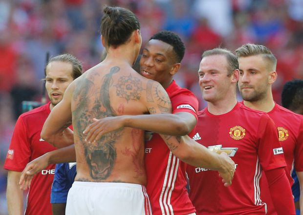 Ibrahimovic hành động “nghĩa hiệp” với Martial.