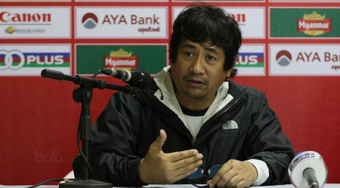 HLV Jose Aberasturi bi quan trước trận gặp U18 Việt Nam.