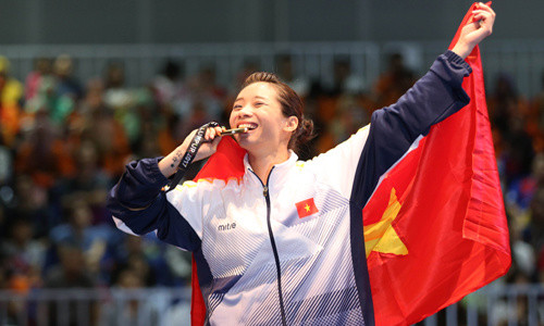 Thùy Vi đoạt tấm HCV đầu tiên cho đoàn TTVN tại SEA Games 29. Ảnh: Vnexpress