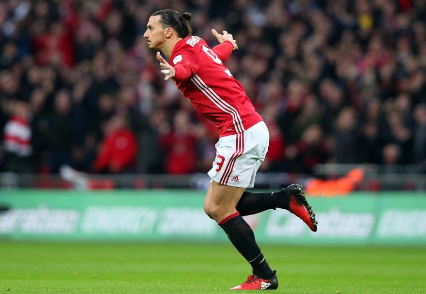Ibrahimovic mất hàng triệu bảng vì chưa có nhà tài trợ giày thi đấu chính thức.