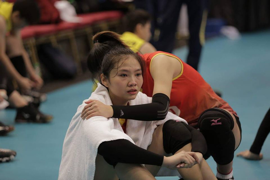 ĐT bóng chuyền nam Việt Nam không hài lòng về một số quyết định của trọng tài.