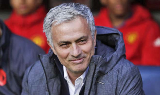 HLV Mourinho nhắm tới 25 cầu thủ trong danh sách ban đầu gửi lãnh đạo M.U.