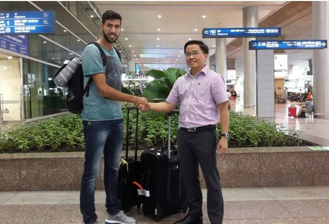 Lãnh đạo HAGL chào đón Henrique Marcelino Motta.