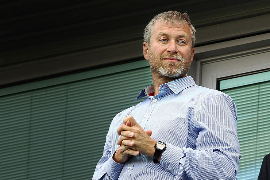 Tỷ phú Roman Abramovich bán lại cổ phần ở Chelsea cho công ty Trung Quốc.