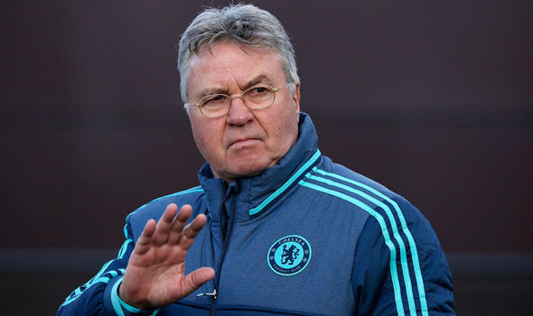 Guus Hiddink dẫn dắt Leicester City thay Ranieri?