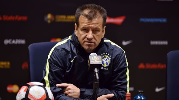 Carlos Dunga muốn dẫn dắt ĐT Thái Lan.