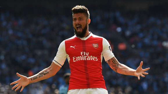HLV Wenger quyết định giữ lại Giroud.