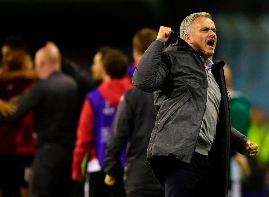 HLV Mourinho không hài lòng khi M.U chỉ thắng Celta Vigo 1-0.