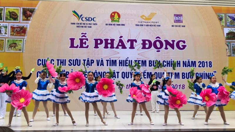 Các tiết mục văn nghệ của học sinh tại lễ phát động