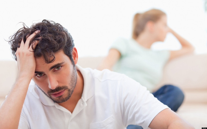 Nam giới bắt đầu gặp những triệu chứng như giảm ham muốn tình dục, gặp vấn đề về cương cứng dương vật, yếu sinh lý dẫn đến xuất tinh không kiểm soát … nên đến gặp bác sĩ càng sớm càng tốt. Ảnh minh hoạ: Internet