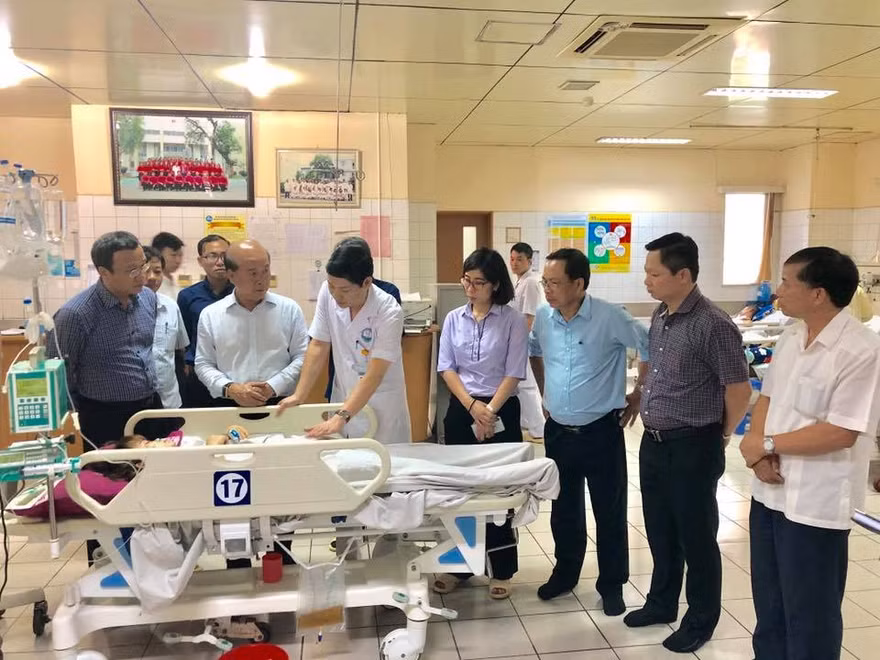 Nạn nhân vụ TNGT thảm khốc tại Hòa Bình đang được điều trị tích cực tại BV Đa khoa tỉnh Hòa Bình. Ảnh: BV cung cấp