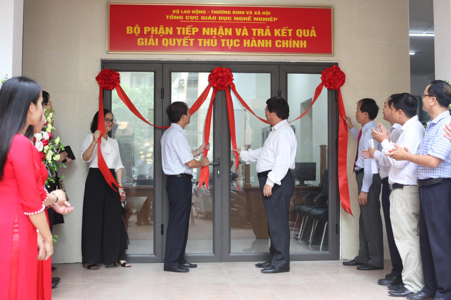 Bộ phận Tiếp nhận và Trả kết quả giải quyết thủ tục hành chính của Tổng cục Giáo dục Nghề nghiệp chính thức đi vào hoạt động.