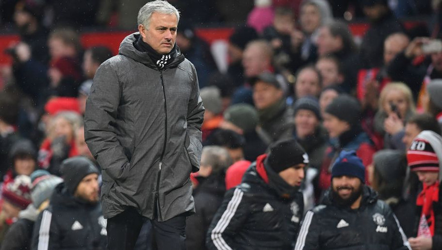 HLV Jose Mourinho thông báo về chấn thương của Marouane Fellaini.