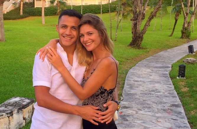Alexis Sanchez và Mayte Rodriguez đã đường ai nấy đi.